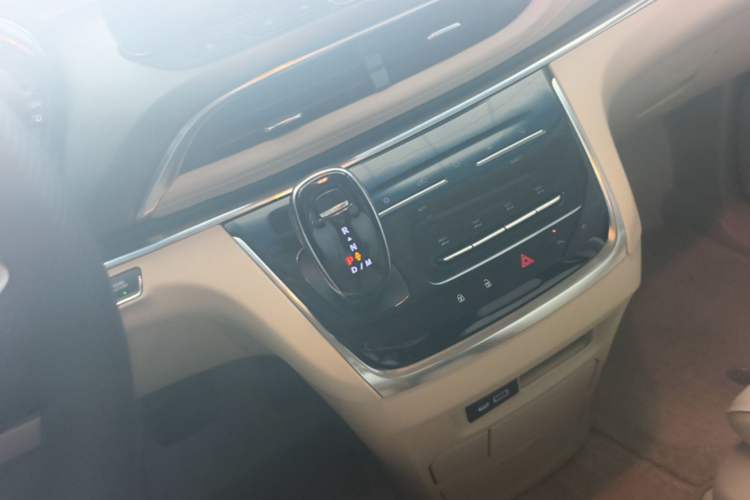 Used Buick GL8 2023 Facelifted Land Cruiser Executive Luxury Version Gear Lever