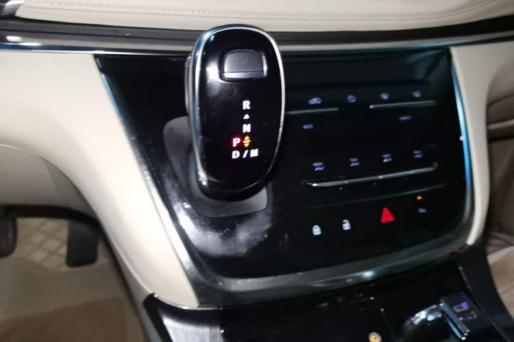 Used Buick GL8 2023 Facelifted Land Cruiser Executive Luxury Version Gear Lever
