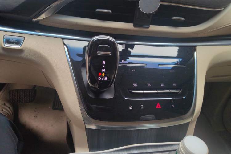 Used Buick GL8 2023 Facelifted Land Cruiser Executive Luxury Version Gear Lever