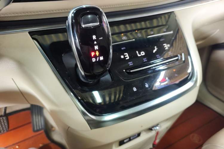 Used Buick GL8 2023 Facelifted Land Cruiser Executive Luxury Version Gear Lever