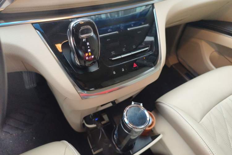 Used Buick GL8 2023 Facelifted Land Cruiser Executive Luxury Version Gear Lever
