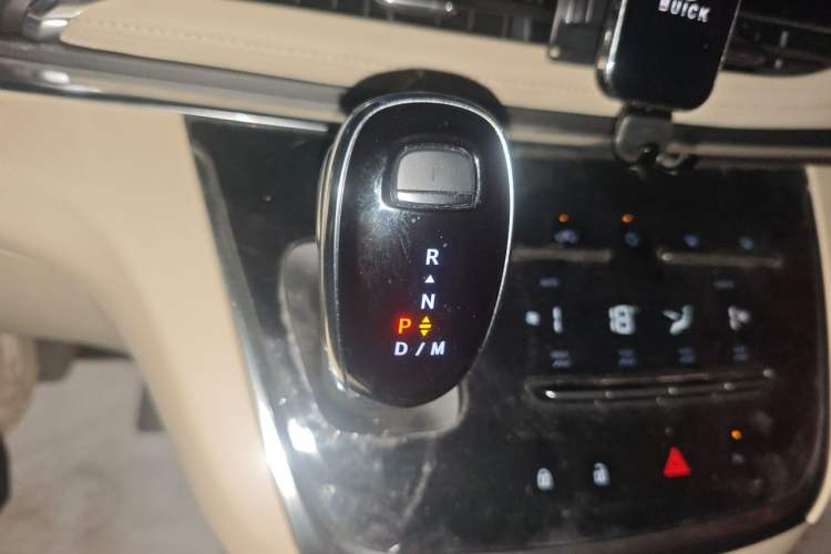 Used Buick GL8 2023 Facelifted Land Cruiser Executive Luxury Version Gear Lever