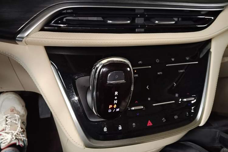 Used Buick GL8 2023 ES Lu Zun Luxury Edition and Yue Version Gear Lever