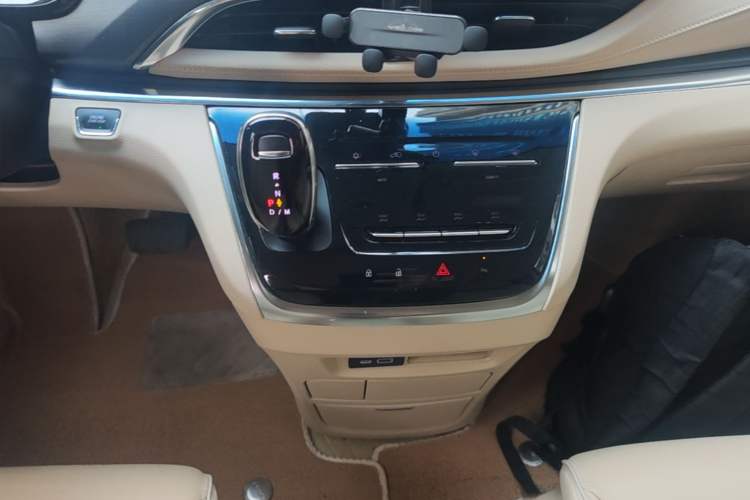 Used Buick GL8 2023 Facelifted Land Cruiser Executive Luxury Version Gear Lever