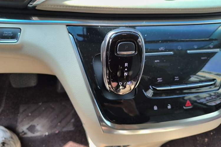 Used Buick GL8 2023 Facelifted Land Cruiser Executive Luxury Version Gear Lever