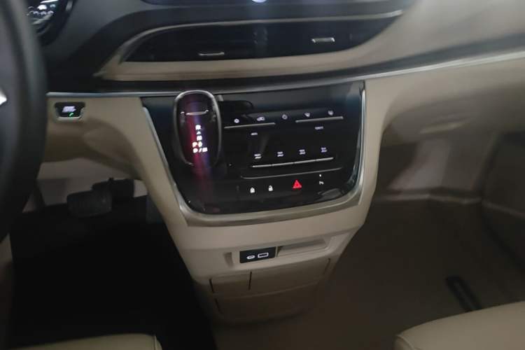 Used Buick GL8 2023 Facelifted Land Cruiser Executive Luxury Version Gear Lever