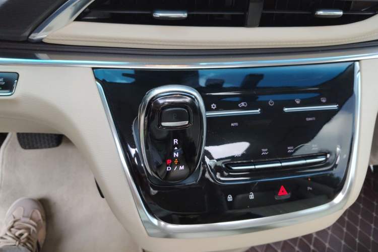 Used Buick GL8 2023 Facelifted Land Cruiser Executive Luxury Version Gear Lever