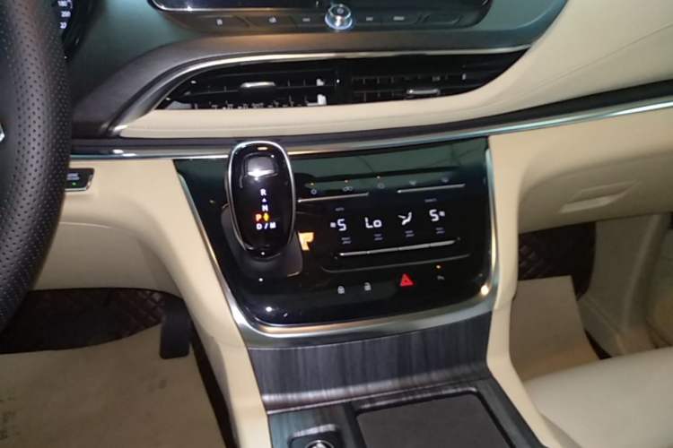 Used Buick GL8 2023 Facelifted Land Cruiser Executive Luxury Version Gear Lever