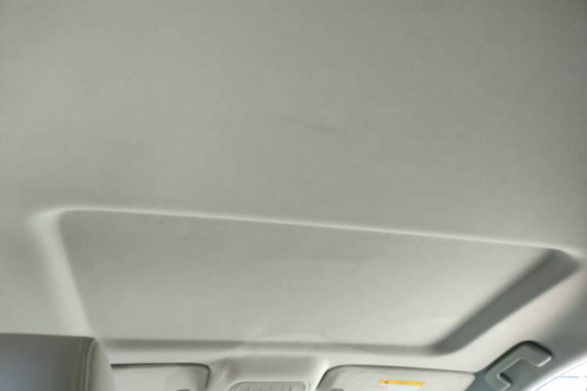 Used Buick GL8 2023 Land Executive Class Smart Enjoyment Model Headliner