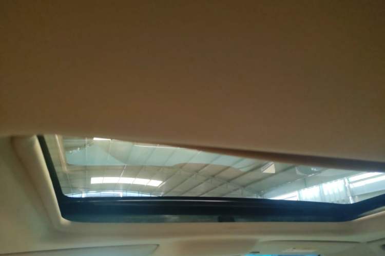 Used Buick GL8 2023 Facelifted Land Cruiser Executive Luxury Version Headliner