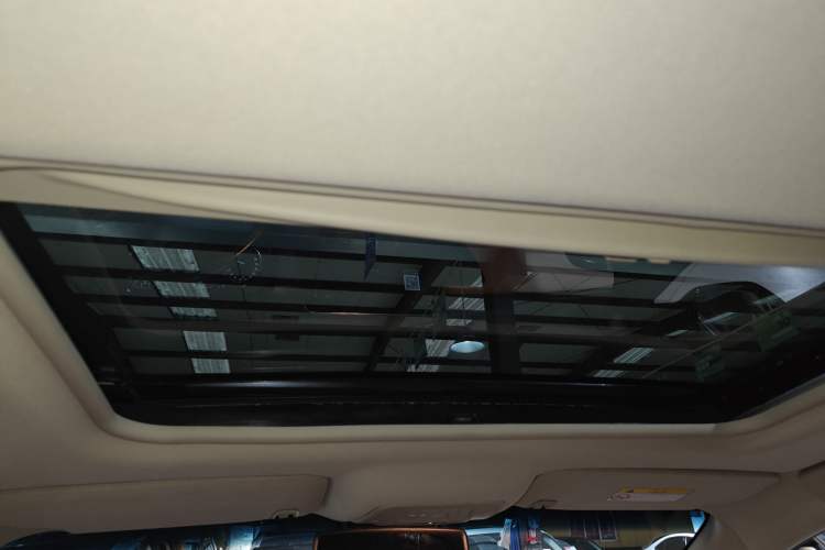 Used Buick GL8 2023 Facelifted Land Cruiser Executive Luxury Version Headliner