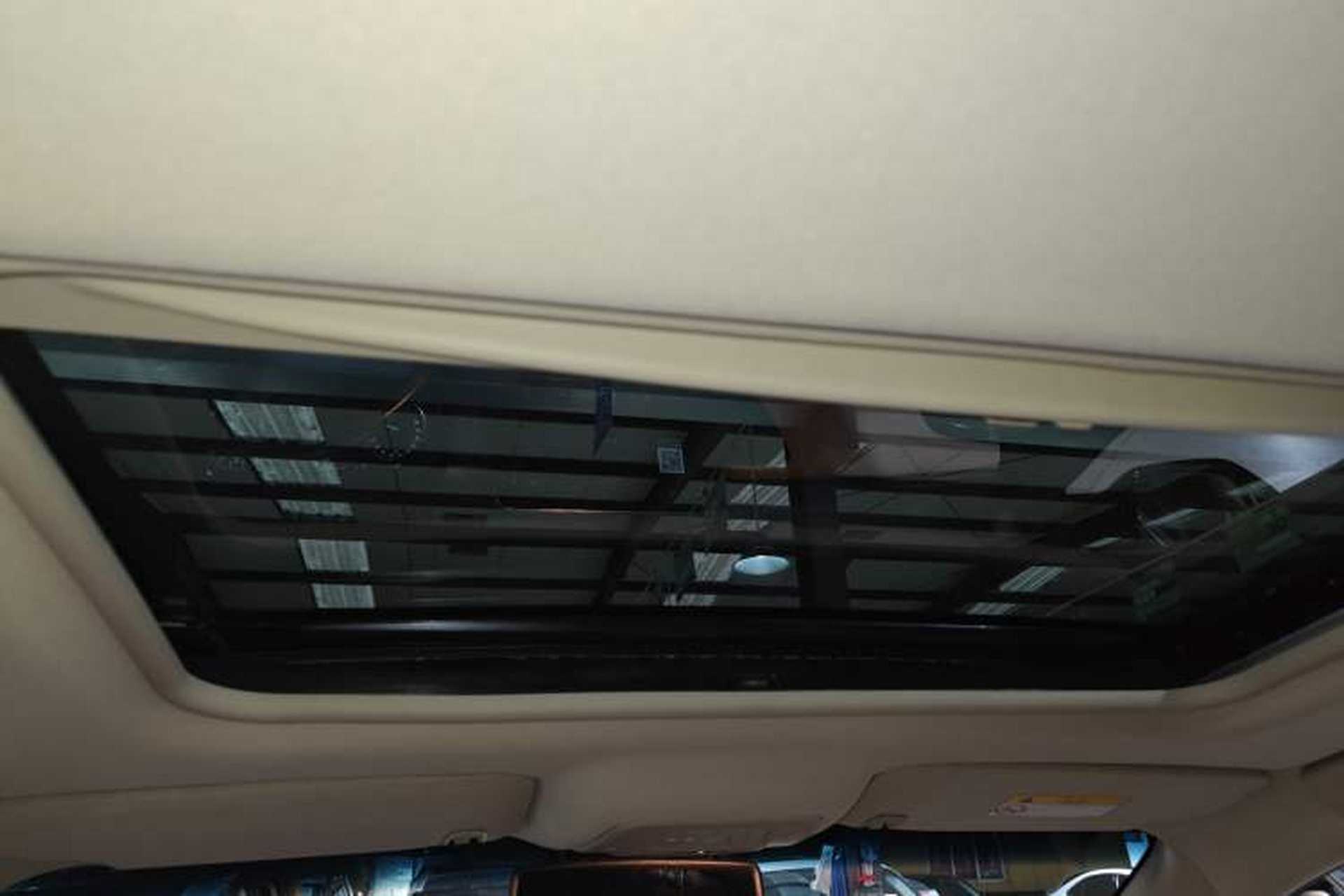 Used Buick GL8 2023 Facelifted Land Cruiser Executive Luxury Version Headliner