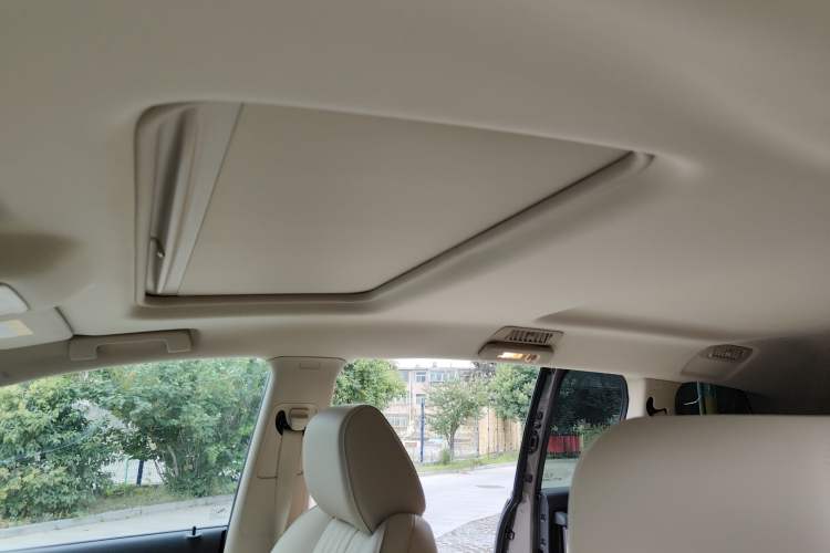 Used Buick GL8 2023 Facelifted Land Cruiser Executive Luxury Version Headliner