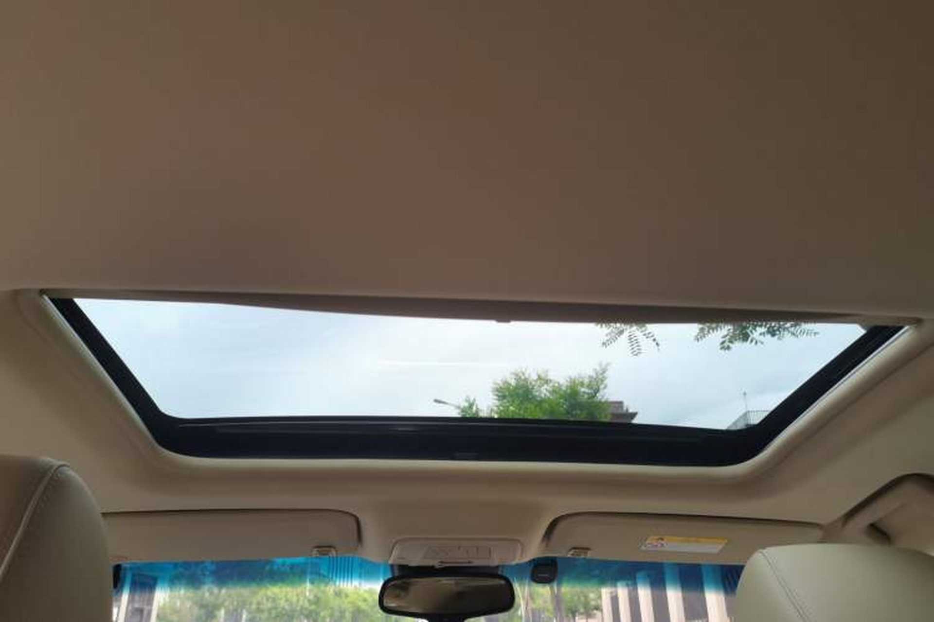 Used Buick GL8 2023 Facelifted Land Cruiser Executive Luxury Version Headliner