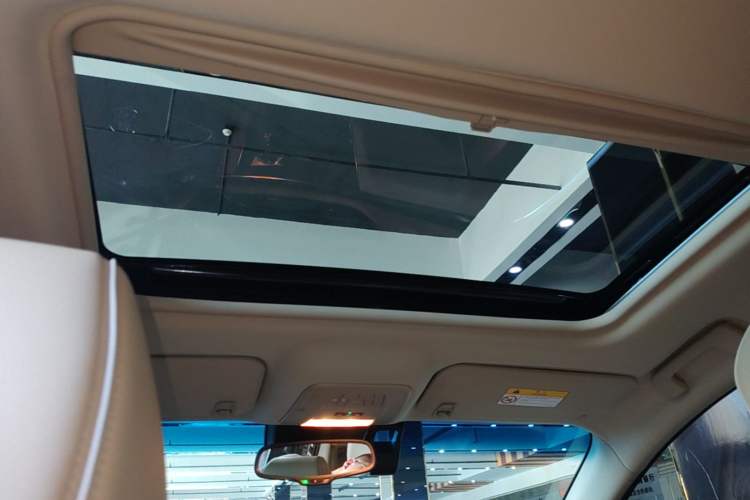 Used Buick GL8 2023 Facelifted Land Cruiser Executive Luxury Version Headliner