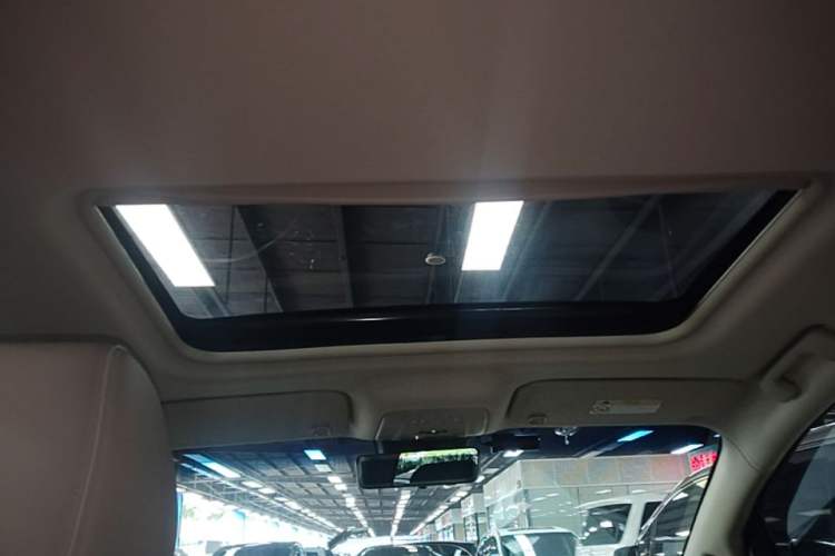 Used Buick GL8 2023 Land Executive Class Deluxe Model Headliner