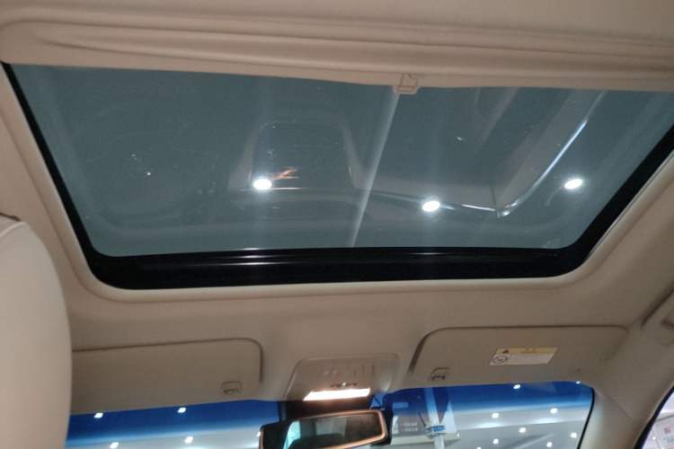 Used Buick GL8 2023 Facelifted Land Cruiser Executive Luxury Version Headliner