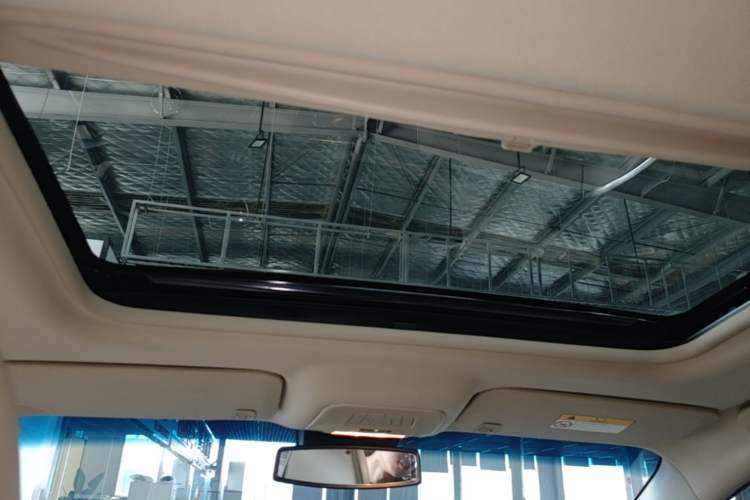 Used Buick GL8 2023 Facelifted Land Cruiser Executive Luxury Version Headliner