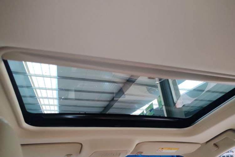 Used Buick GL8 2023 Facelifted Land Cruiser Executive Luxury Version Headliner