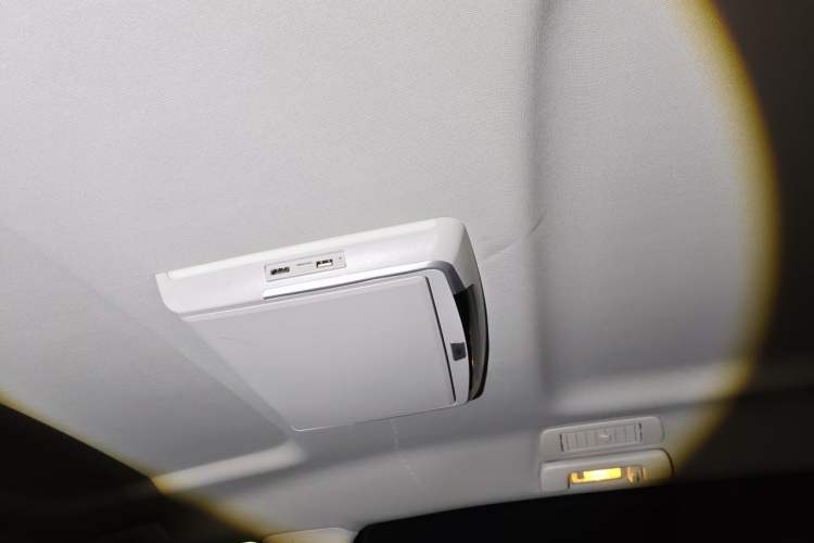 Used Buick GL8 2023 Land Executive Class Comfort Model Headliner