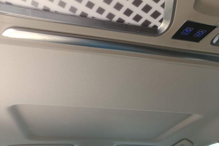 Used Buick GL8 2023 Land Executive Class Comfort Model Headliner