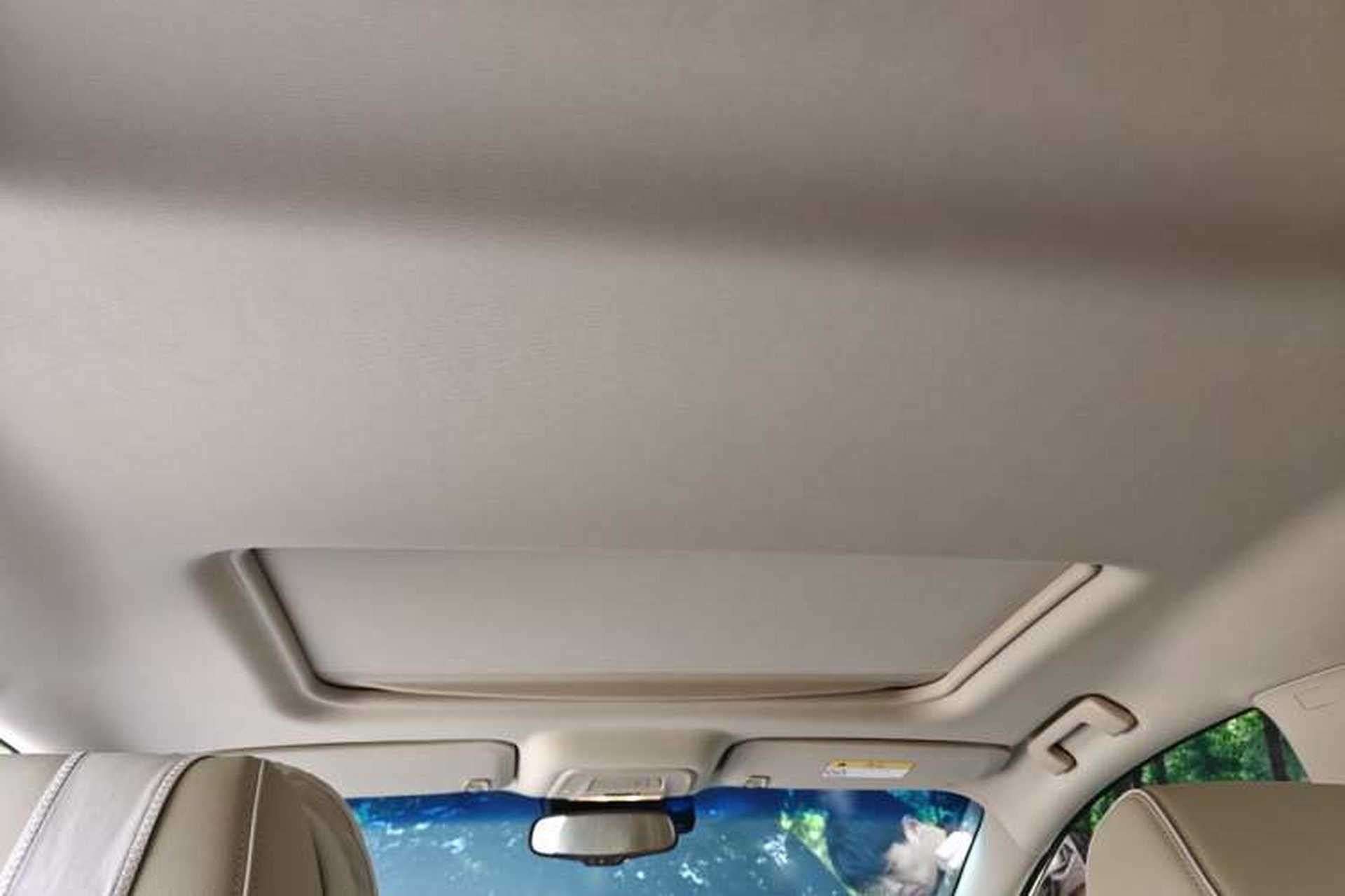 Used Buick GL8 2023 Facelifted Land Cruiser Executive Luxury Version Headliner