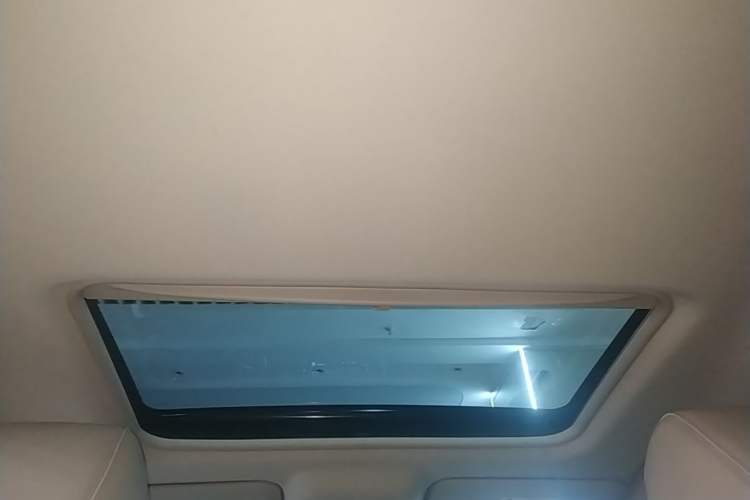 Used Buick GL8 2023 Facelifted Land Cruiser Executive Luxury Version Headliner