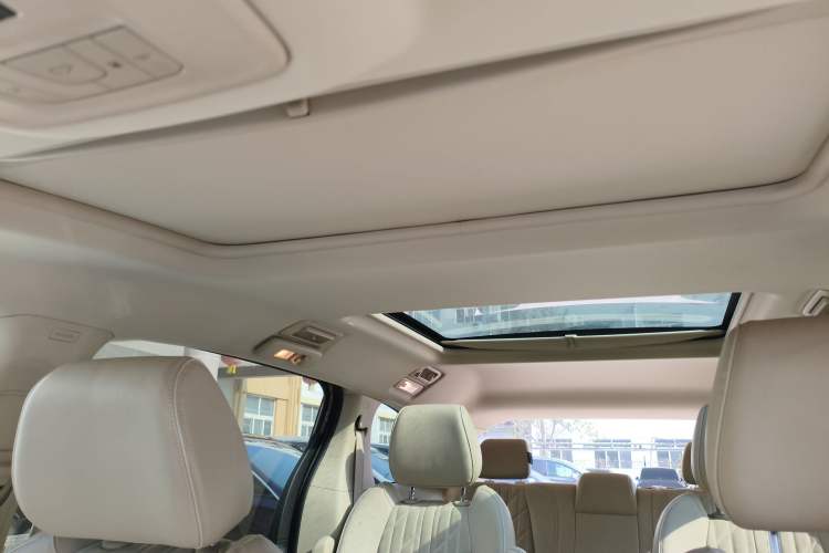 Used Buick GL8 2023 Land Executive Class Deluxe Model Headliner