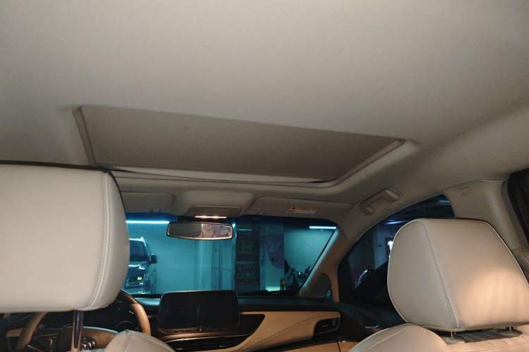 Used Buick GL8 2023 Facelifted Land Cruiser Executive Luxury Version Headliner
