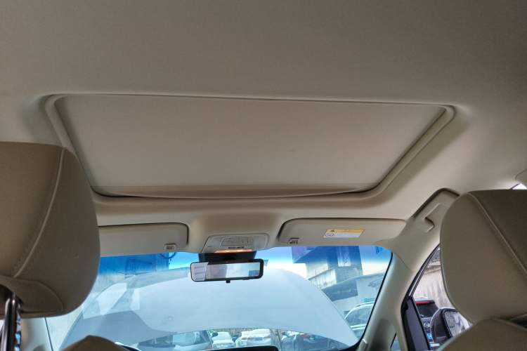 Used Buick GL8 2023 Land Executive Class Deluxe Model Headliner