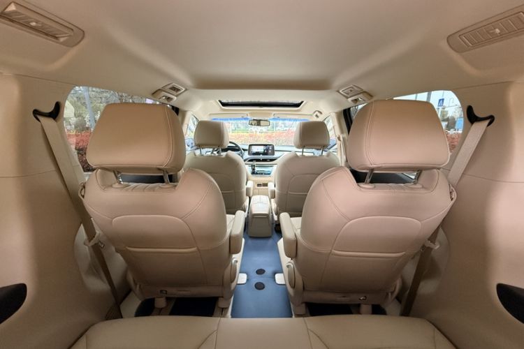 Used Buick GL8 2023 Facelifted Land Cruiser Executive Luxury Version Headliner