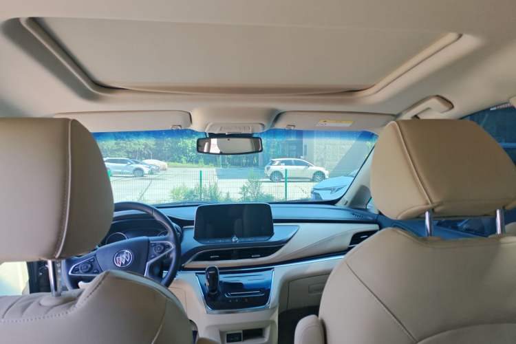 Used Buick GL8 2023 Facelifted Land Cruiser Executive Luxury Version Headliner