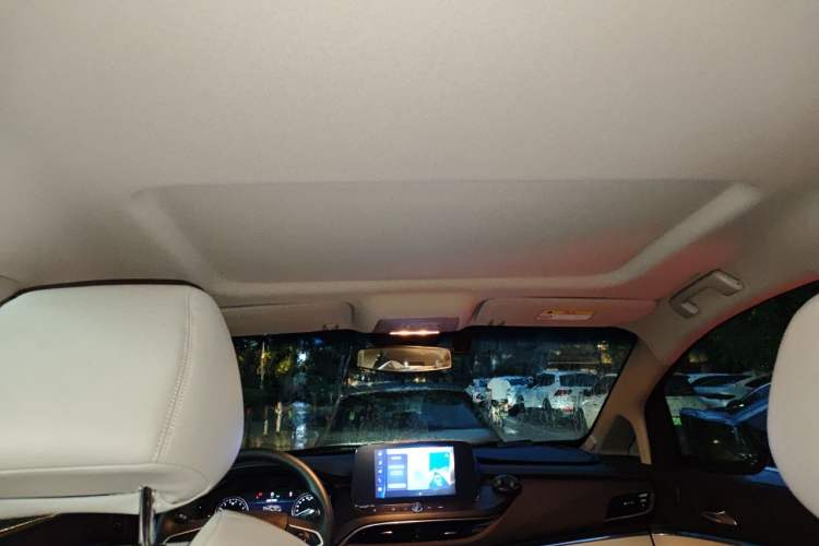 Used Buick GL8 2023 Land Executive Class Comfort Model Headliner