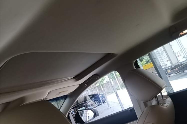 Used Buick GL8 2023 Facelifted Land Cruiser Executive Luxury Version Headliner