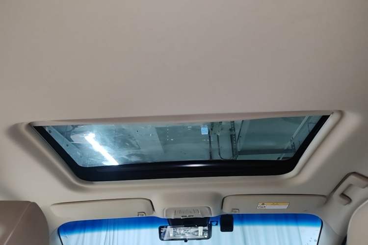Used Buick GL8 2023 Land Executive Class Deluxe Model Headliner