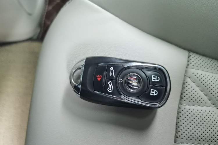 Used Buick GL8 2023 Land Executive Class Deluxe Model Interior 1