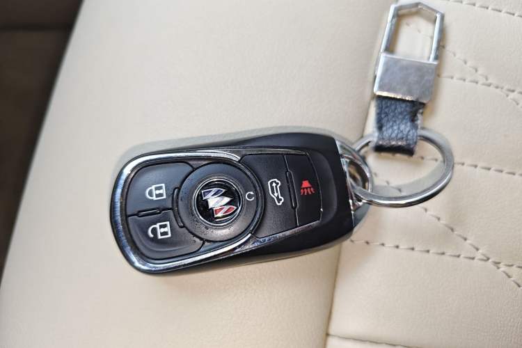 Used Buick GL8 2023 Facelifted Land Cruiser Executive Luxury Version Interior 1