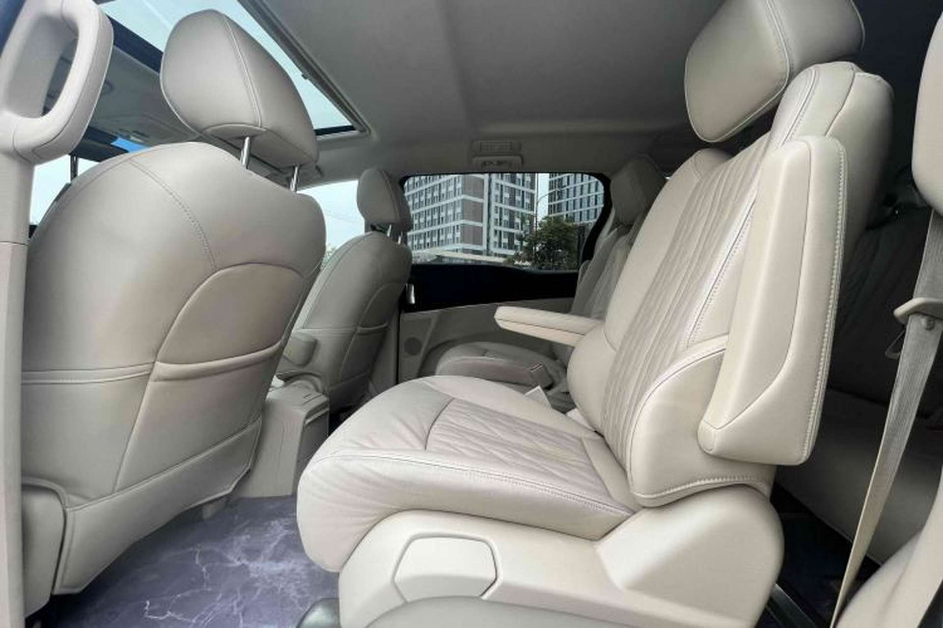 Used Buick GL8 2023 Facelifted Land Cruiser Executive Luxury Version Interior 1