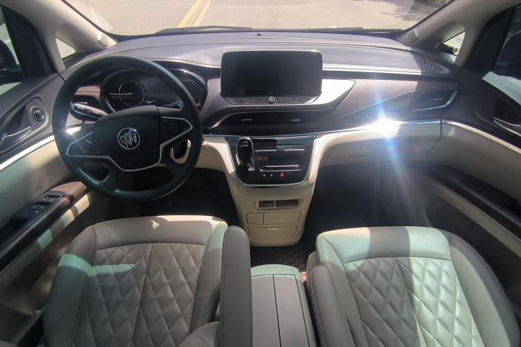 Used Buick GL8 2023 Land Executive Class Smart Enjoyment Model Interior 1