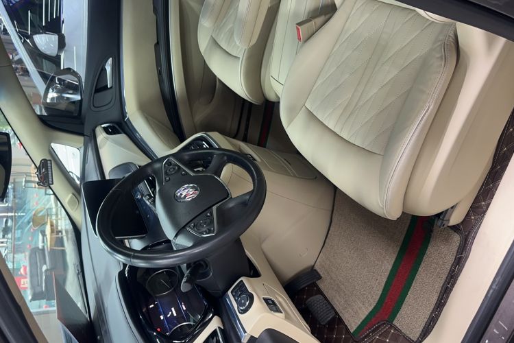 Used Buick GL8 2023 Facelifted Land Cruiser Executive Luxury Version Interior 1
