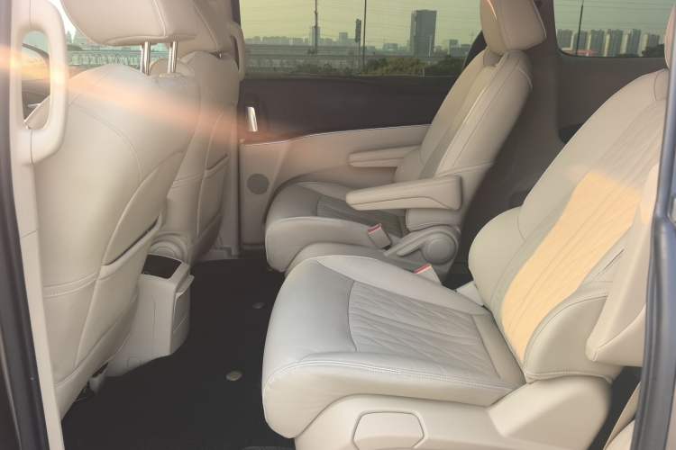 Used Buick GL8 2023 Facelifted Land Cruiser Executive Luxury Version Interior 1