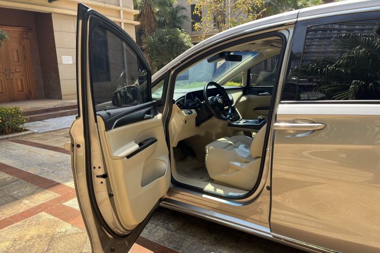 Used Buick GL8 2023 ES Lu Zun Deluxe Model Interior 1