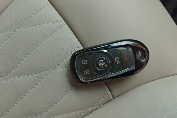 Used Buick GL8 2023 Facelifted Land Cruiser Executive Luxury Version Interior 1