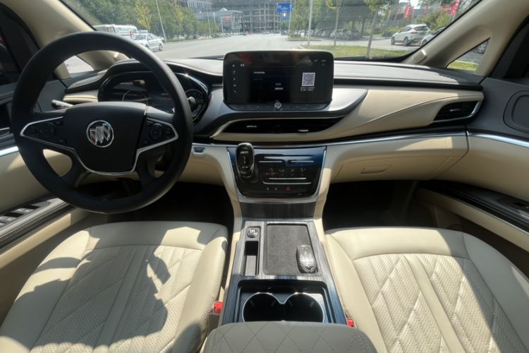 Used Buick GL8 2023 Facelifted Land Cruiser Executive Luxury Version Interior 1
