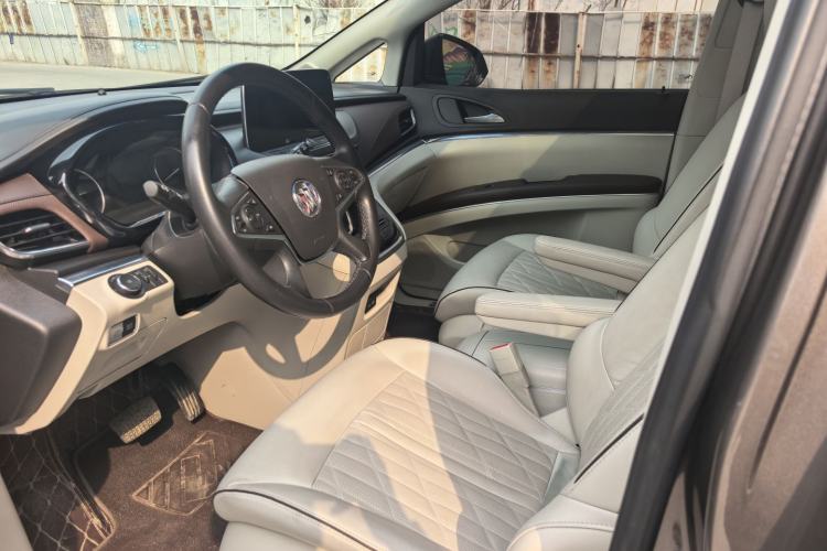 Used Buick GL8 2023 Land Executive Class Deluxe Model Interior 1