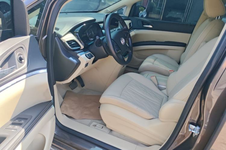 Used Buick GL8 2023 Facelifted Land Cruiser Executive Luxury Version Interior 1