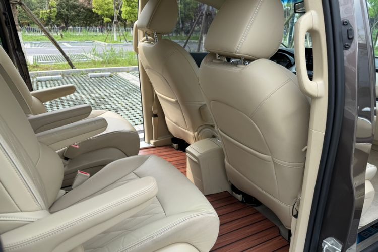 Used Buick GL8 2023 Facelifted Land Cruiser Executive Luxury Version Interior 10