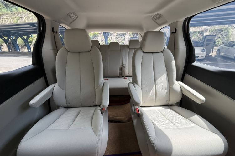 Used Buick GL8 2023 Land Executive Class Comfort Model Interior 10