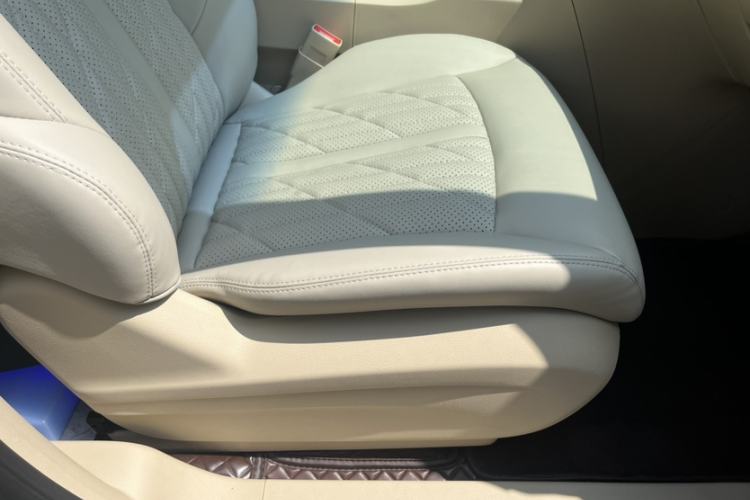 Used Buick GL8 2023 Facelifted Land Cruiser Executive Luxury Version Interior 10