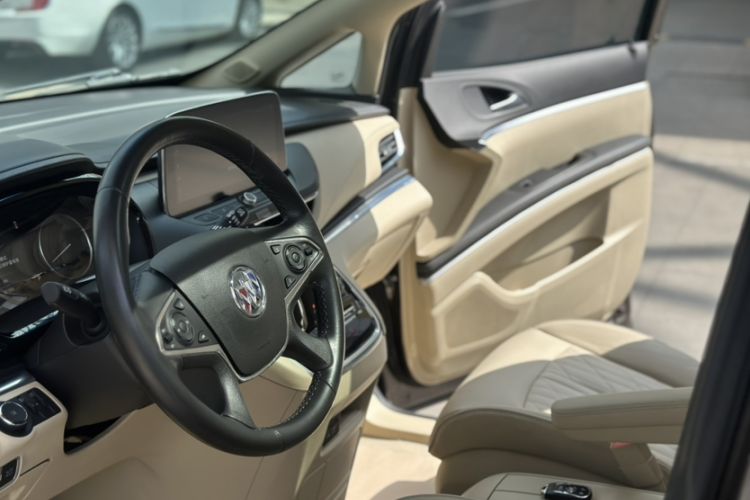 Used Buick GL8 2023 Land Executive Class 652T Luxury Model Interior 10